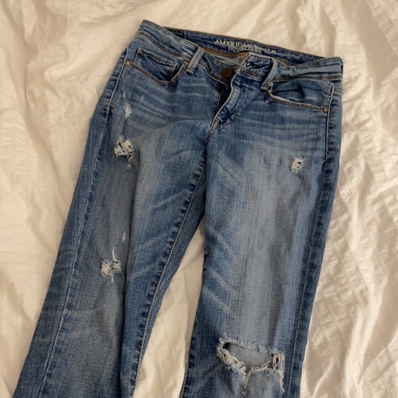 Ripped light wash American eagle jeans! - Picture 2 of 2